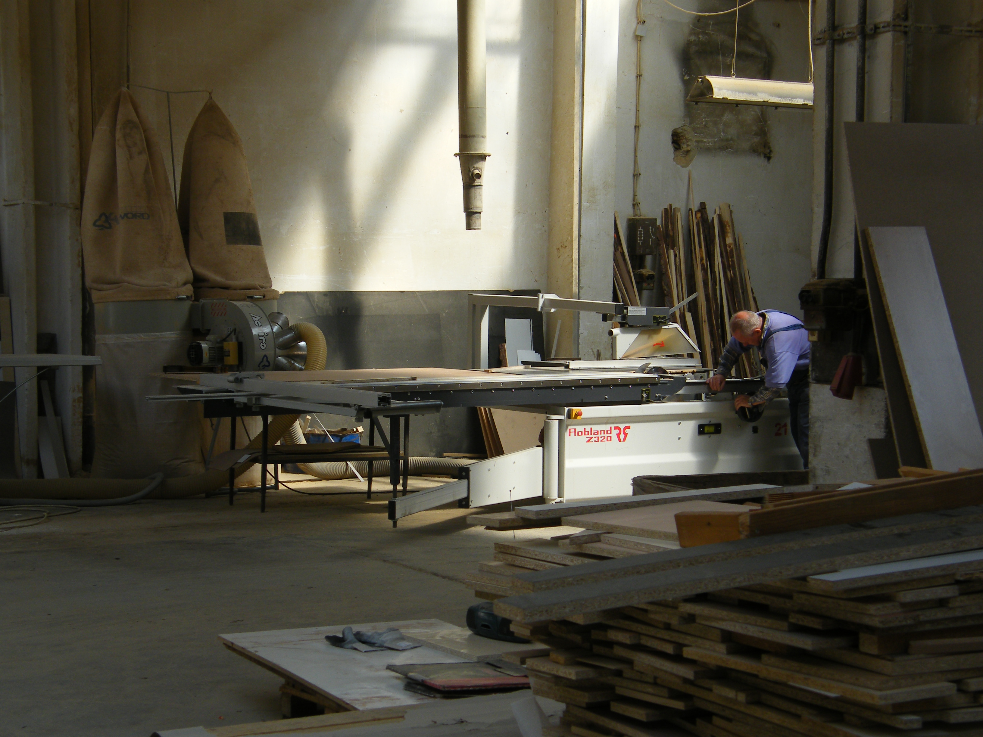  Faipari lapszabászgép 